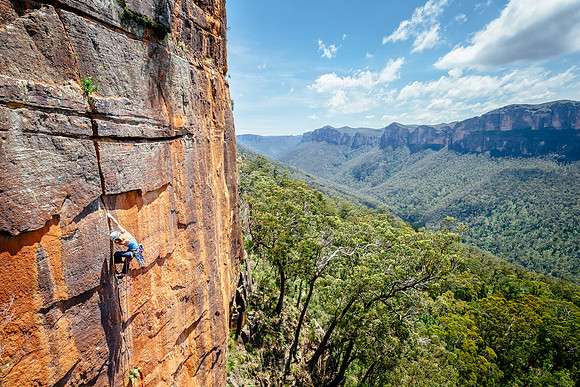 blue-mountains-sydney-australia_rock-climbing_adventure-photography_andrew-peacock